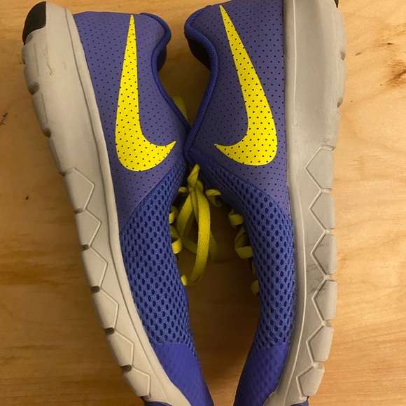 Nike Youth Size 7 Blue - Picture 4 of 6